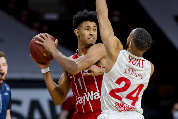 足揭幕战的 足揭幕战的